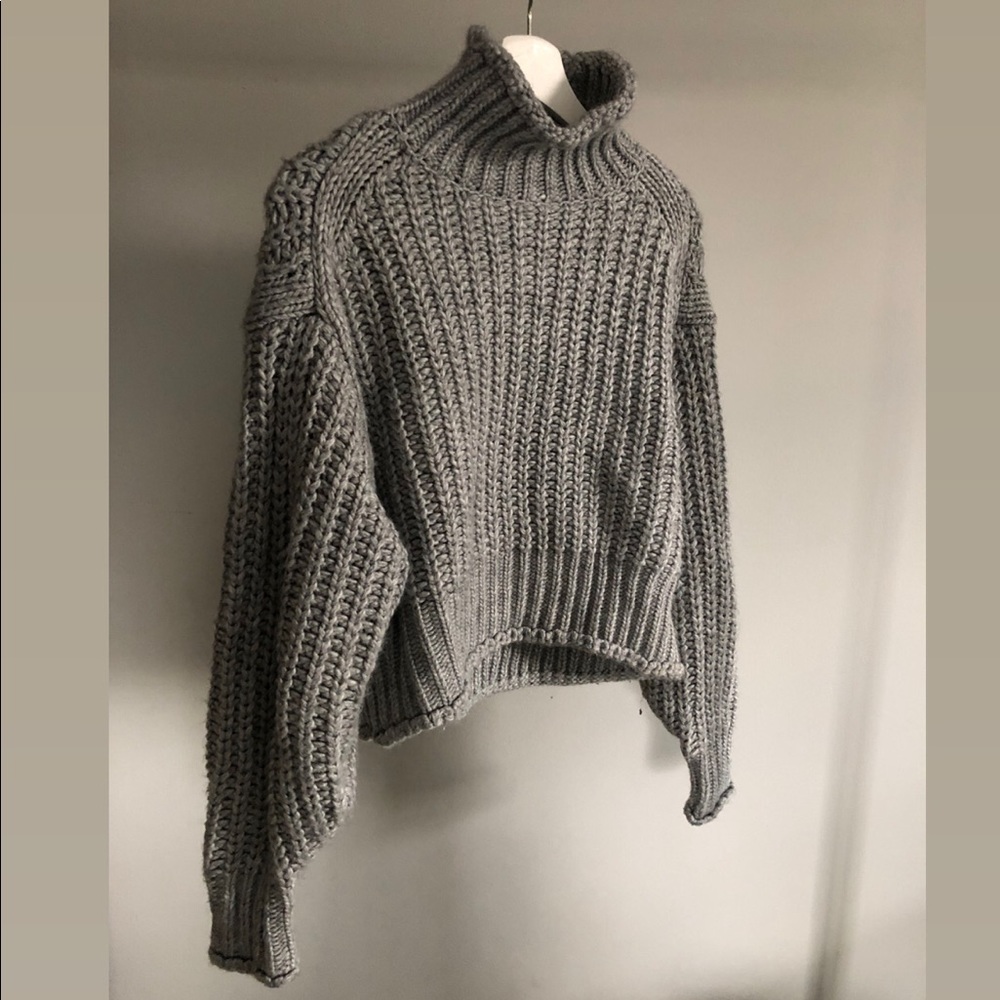 Gray Balloon-Sleeve H&M Turtleneck Sweater